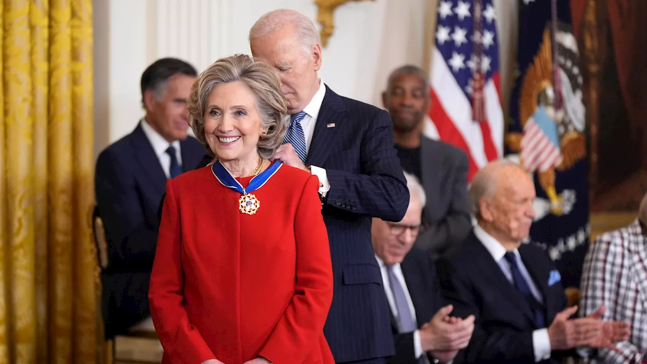 Biden verleiht Medal of Freedom an Clinton, Soros und weitere prominenten Persönlichkeiten