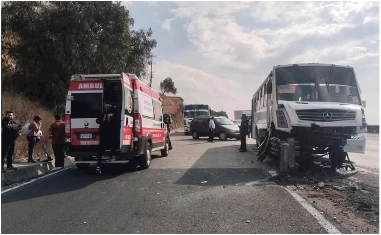 Accidente de transporte de personal deja 21 lesionados en autopista México-Querétaro