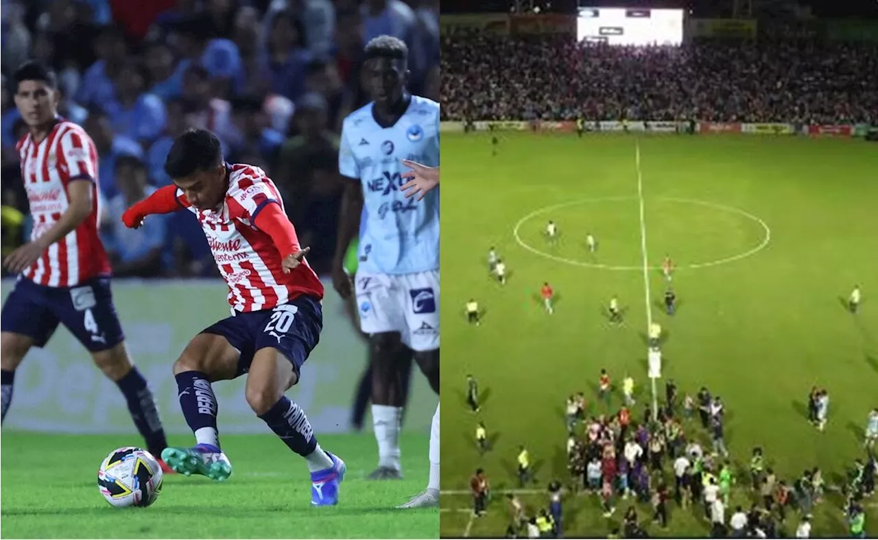 Afición de Chivas 'invade' la cancha de Estadio Tamaulipas; así cerraron los rojiblancos la pretemporada