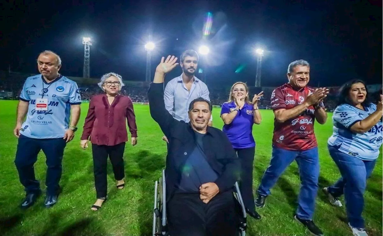 Aficionados homenajean a Benjamín Galindo en el Estadio Tamaulipas