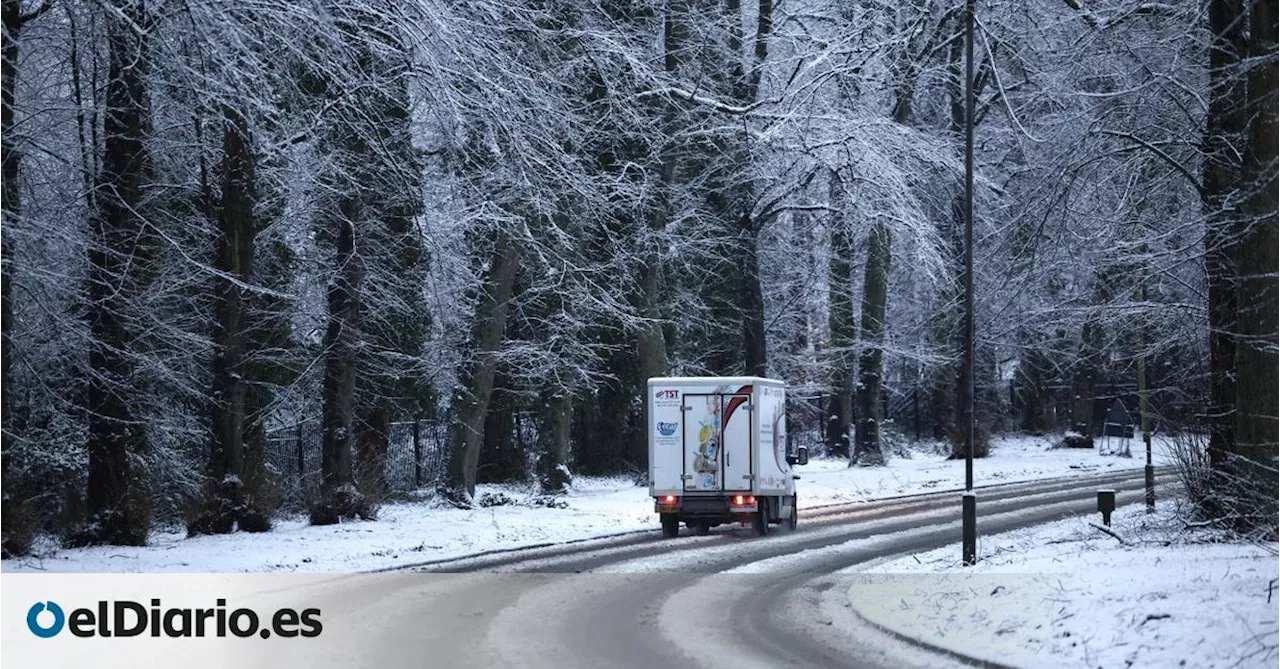 Reino Unido, Alemania y Holanda sufren retrasos y cancelaciones de vuelos por fuertes nevadas