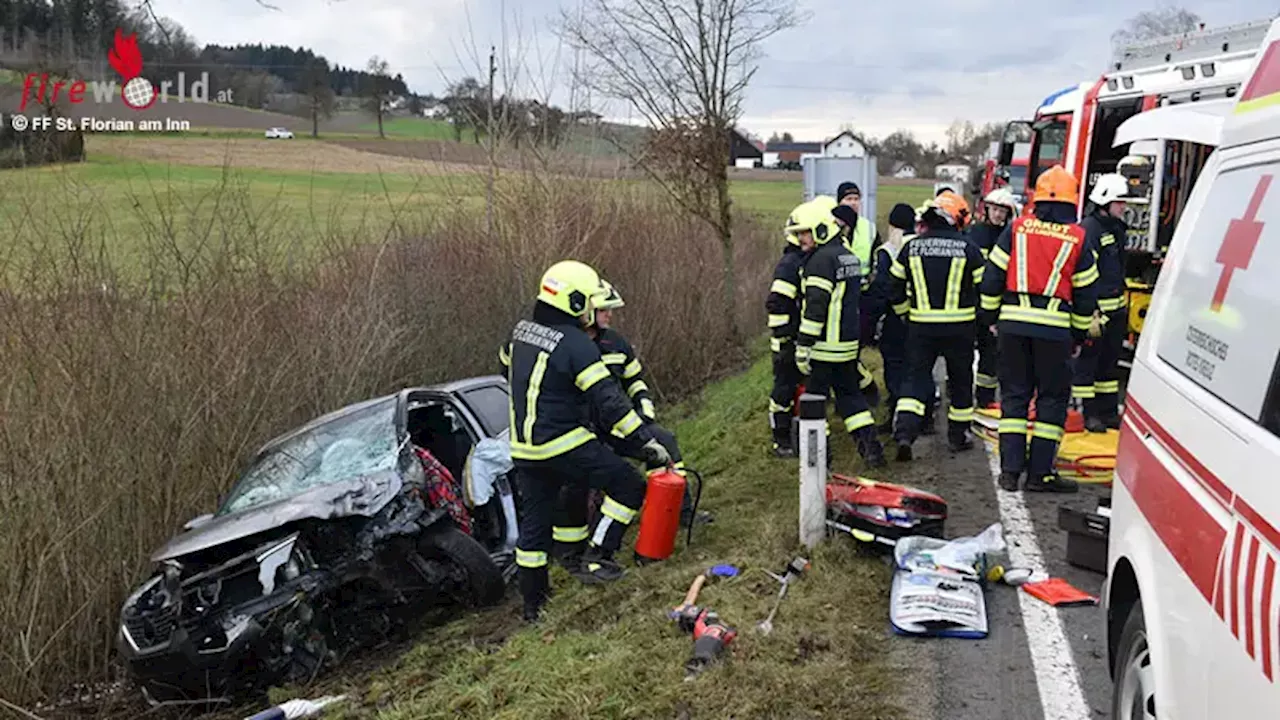 Oö: Pkw-Unfall mit eingeklemmter Person auf der B137 in St. Florian am Inn