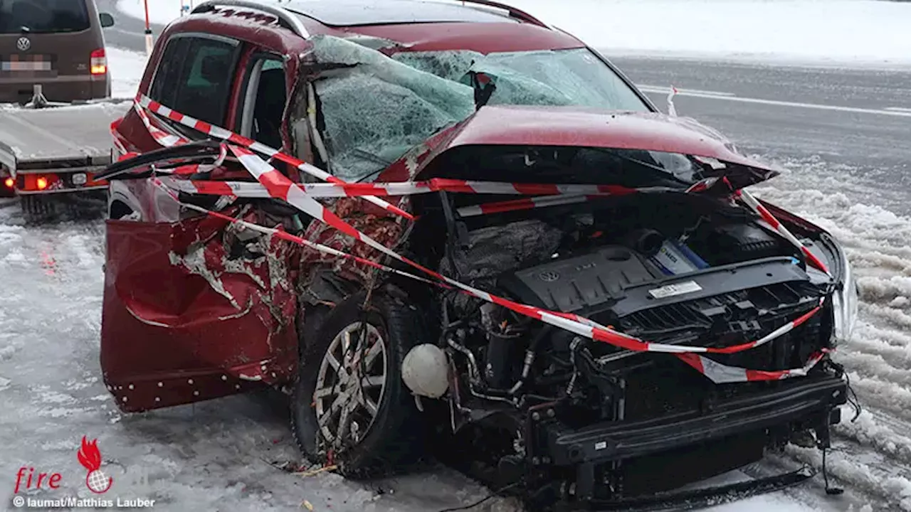 Schwerer Verkehrsunfall bei St. Aegidi: Auto kracht gegen Baum