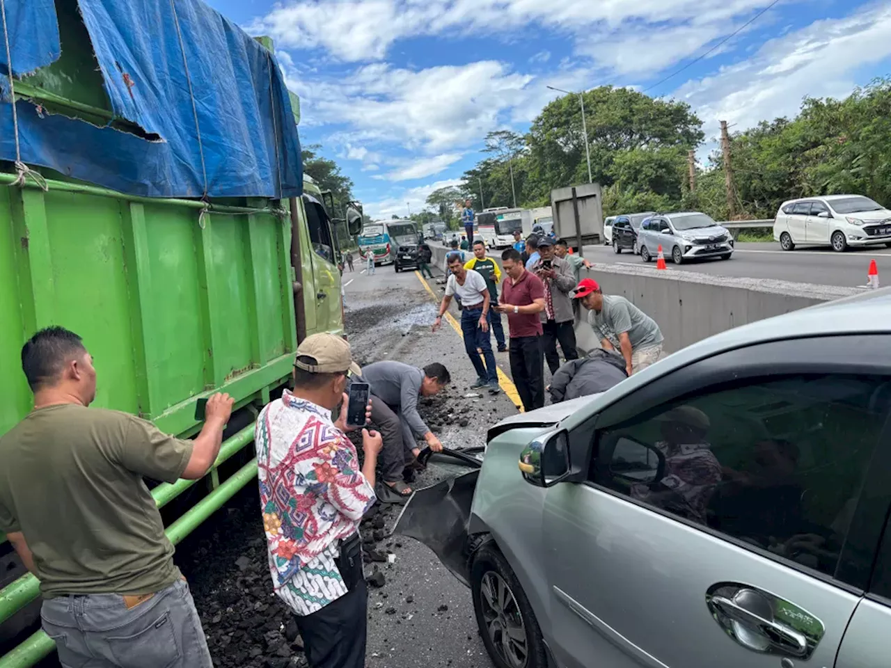 Kecelakaan Beruntun di Tol Cipularang Arah Bandung