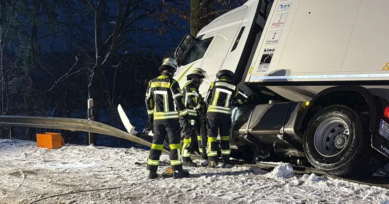 LKW-Unfall auf der B300 bei Aiglsbach