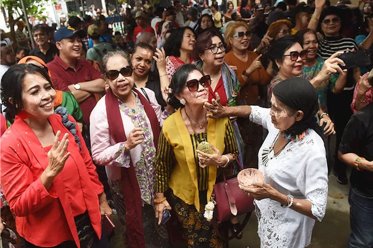 Tradisi Mandi-Mandi Warga Keturunan Portugis Kampung Tugu