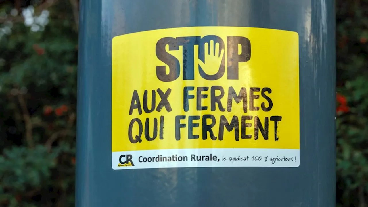 Agriculteurs bloquent les routes autour de Paris avant la rencontre avec François Bayrou