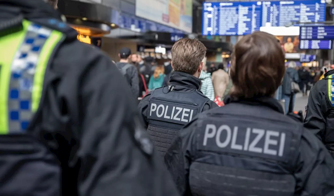 Bundespolizei nimmt Mann mit vier Haftbefehlen im Bahnhof Harburg fest