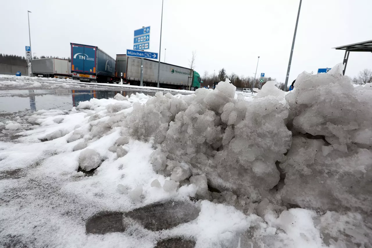 Glatteisgefahr in Bayern nach Schnee und Regen