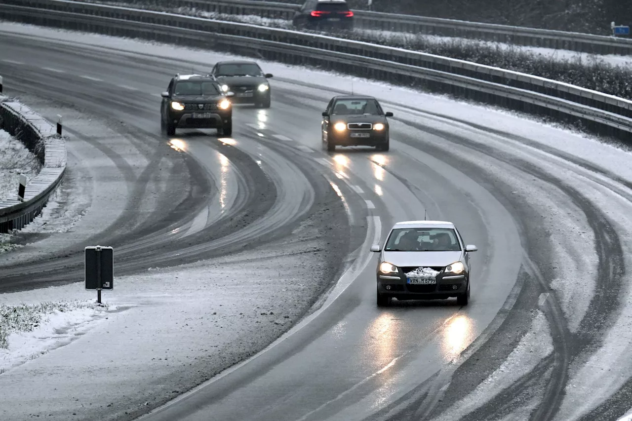 Winterwetter in Deutschland: Glatteis sorgt für Chaos im Verkehr