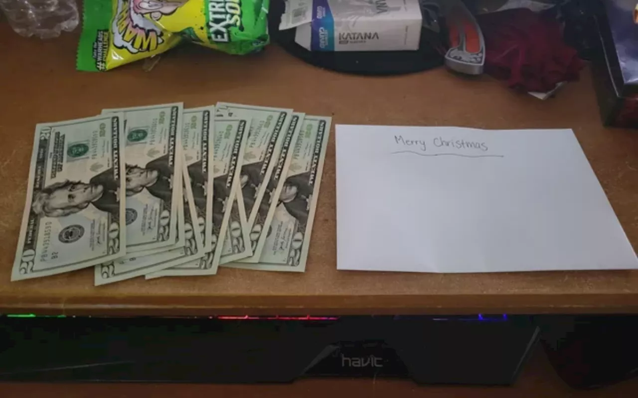 Neighbor's Generous Christmas Gift Leaves Family 'Stunned'