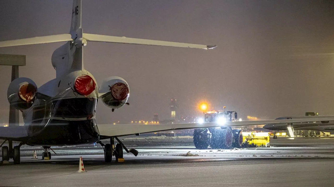 Sneeuwval in Nederland zorgt voor code geel en vliegvertragingen