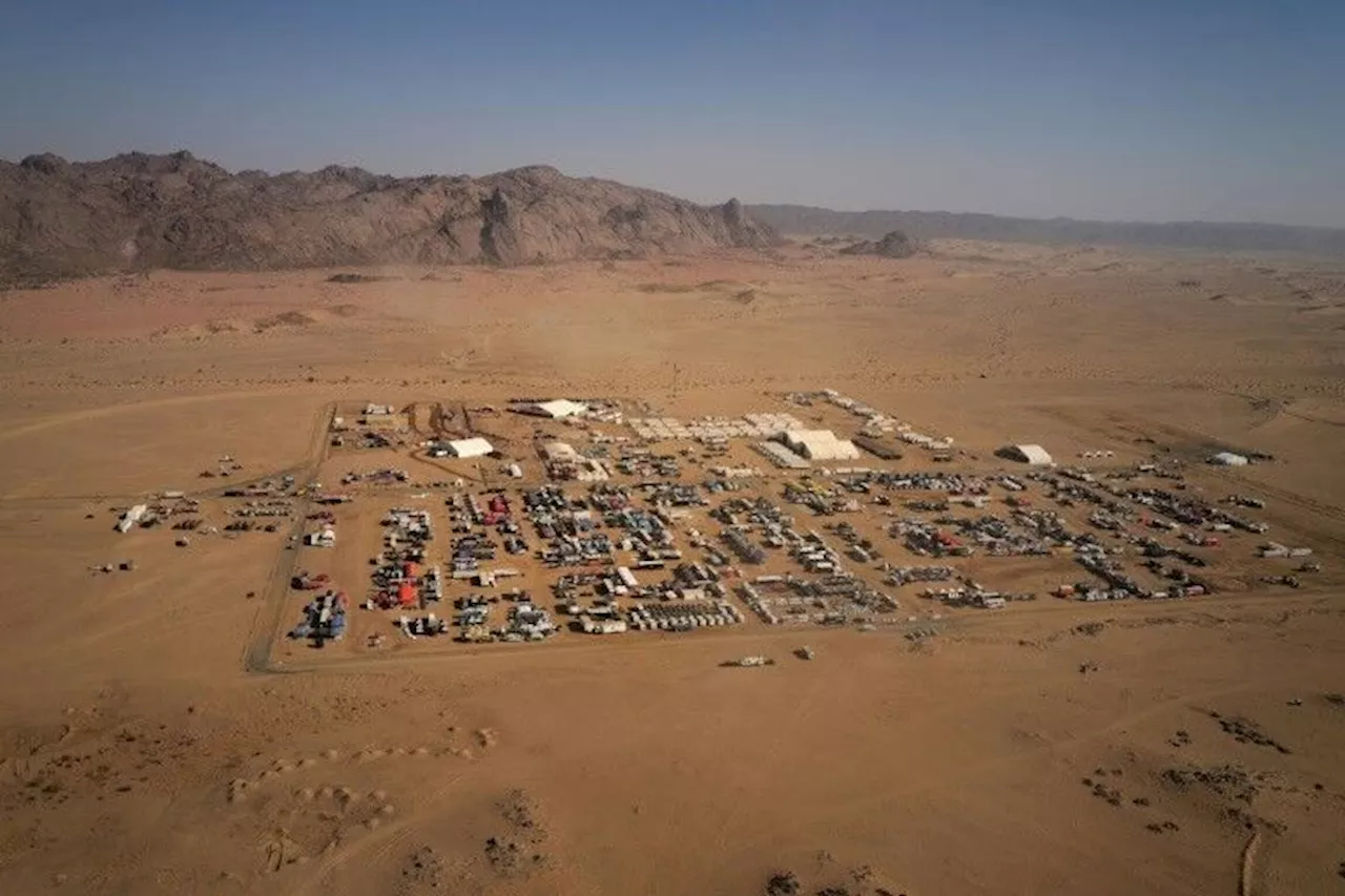 Le bivouac du Dakar : une mini-ville logistique dans le désert