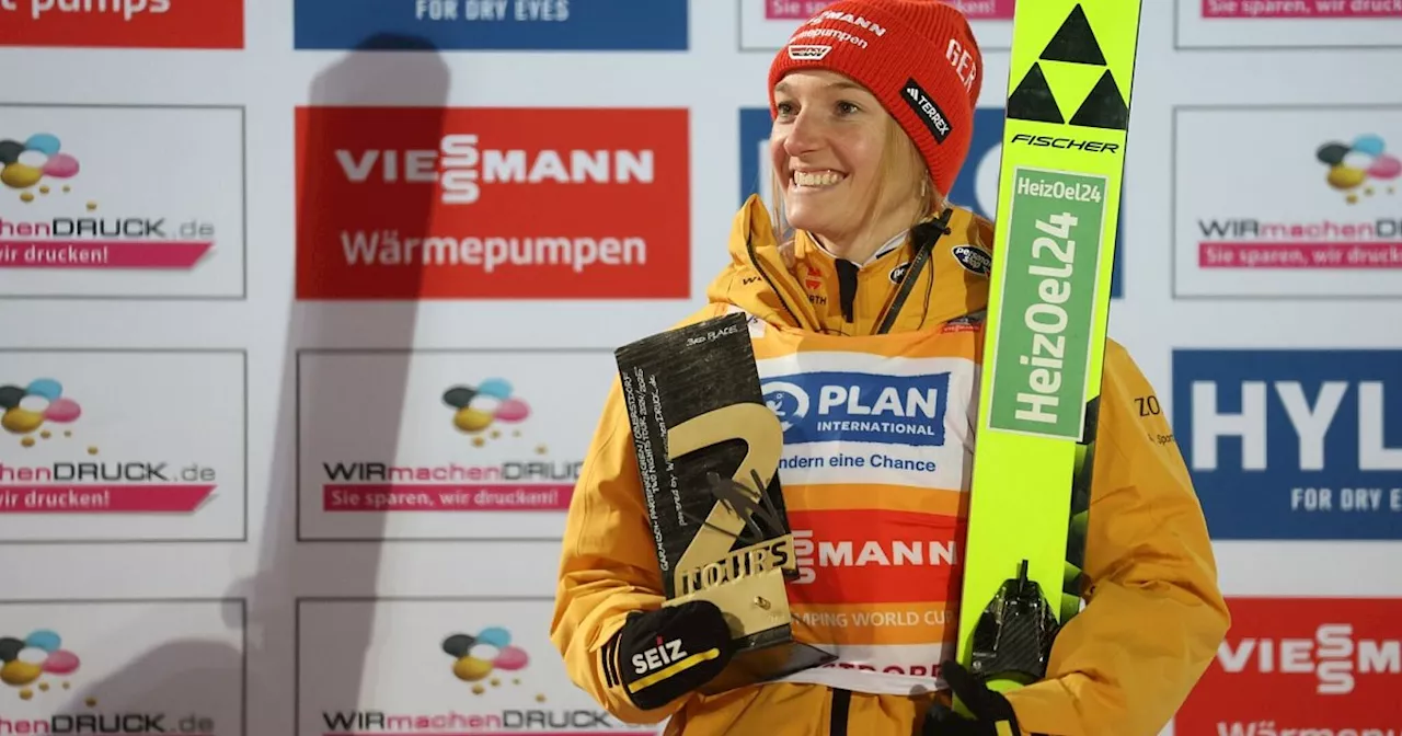 Katharina Schmid feiert ersten Sieg im Jahr 2025