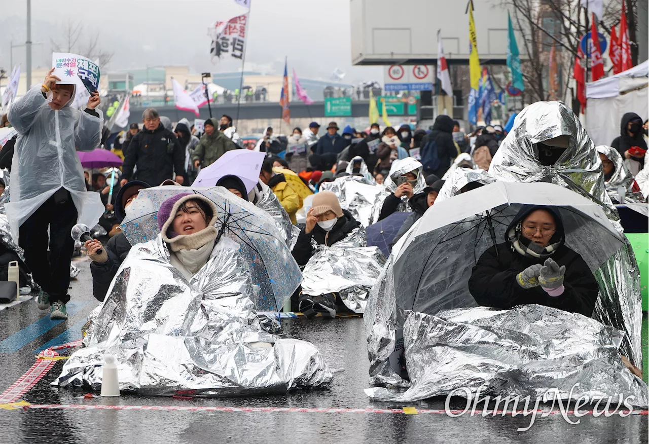 공수처, 폭설 핑계로 윤석열 체포영장 재집행 놓고 '숨고르기'