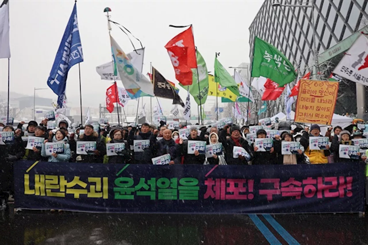 윤석열 대통령 체포 촉구 시민들, 한남동 대통령 관저 앞에서 기자회견