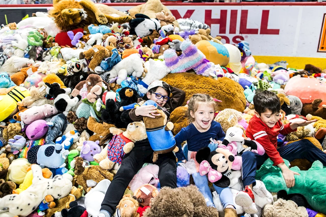 Thousands of stuffed animals rain down at Hershey Bears’ 2025 Teddy Bear Toss