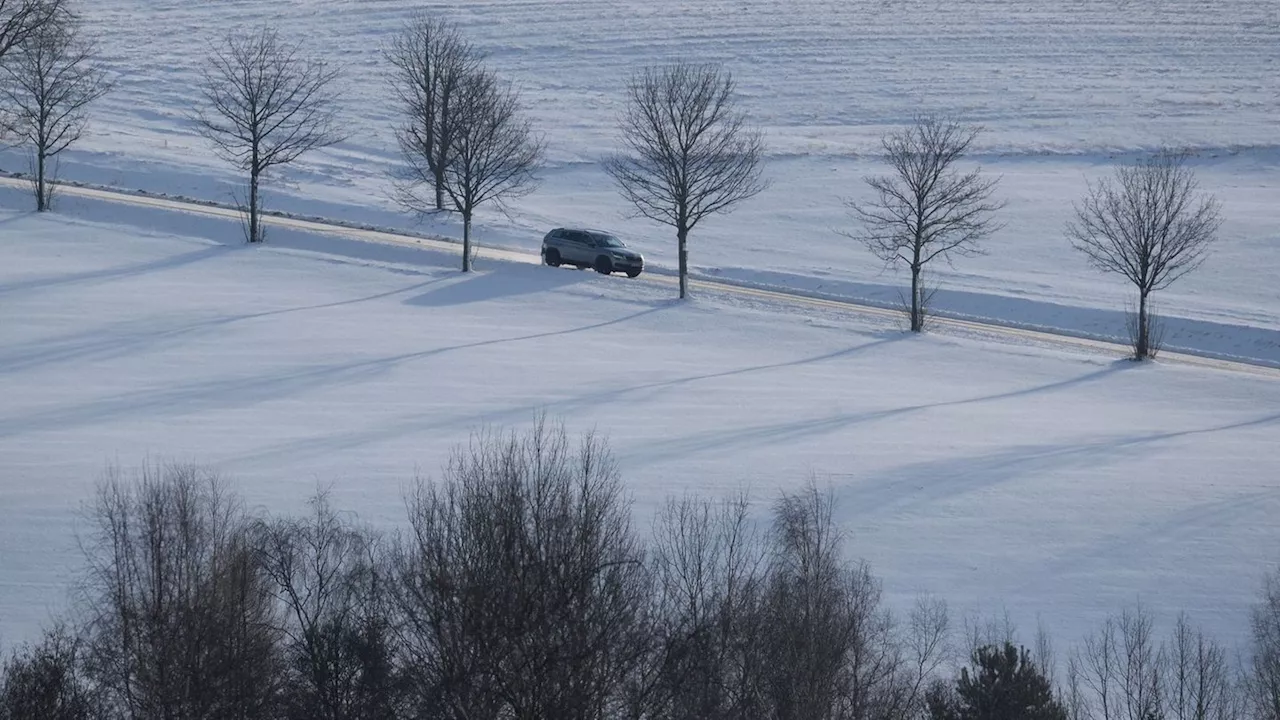 Vorsicht auf Sachsens Straßen: Schnee und Glätte am Sonntag