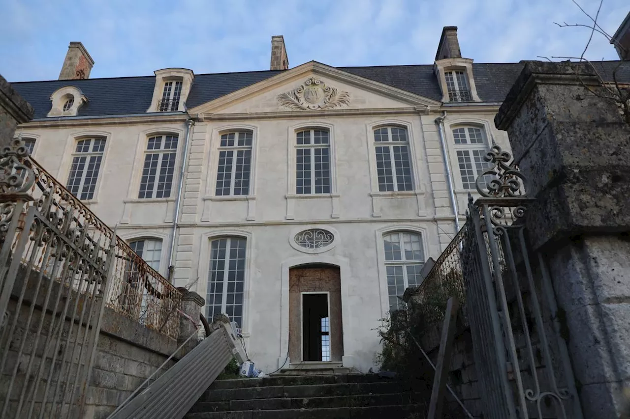 La Bibliothèque du Château de Nontron: Restauration en Cours