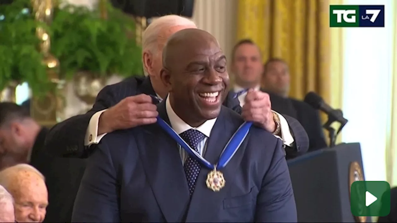 Magic Johnson riceve la Medaglia Presidenziale della Libertà