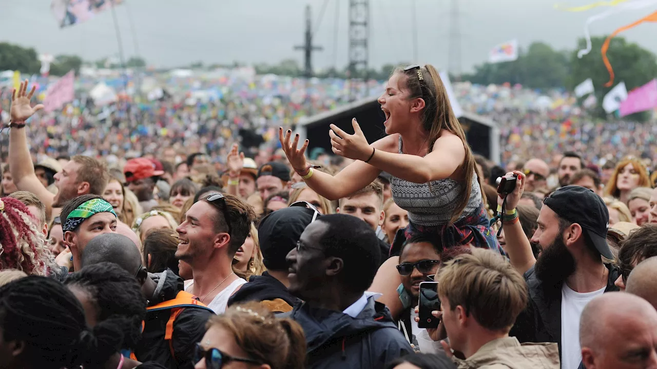 Glastonbury fans ‘work out’ iconic nineties indie star is returning to the festival...