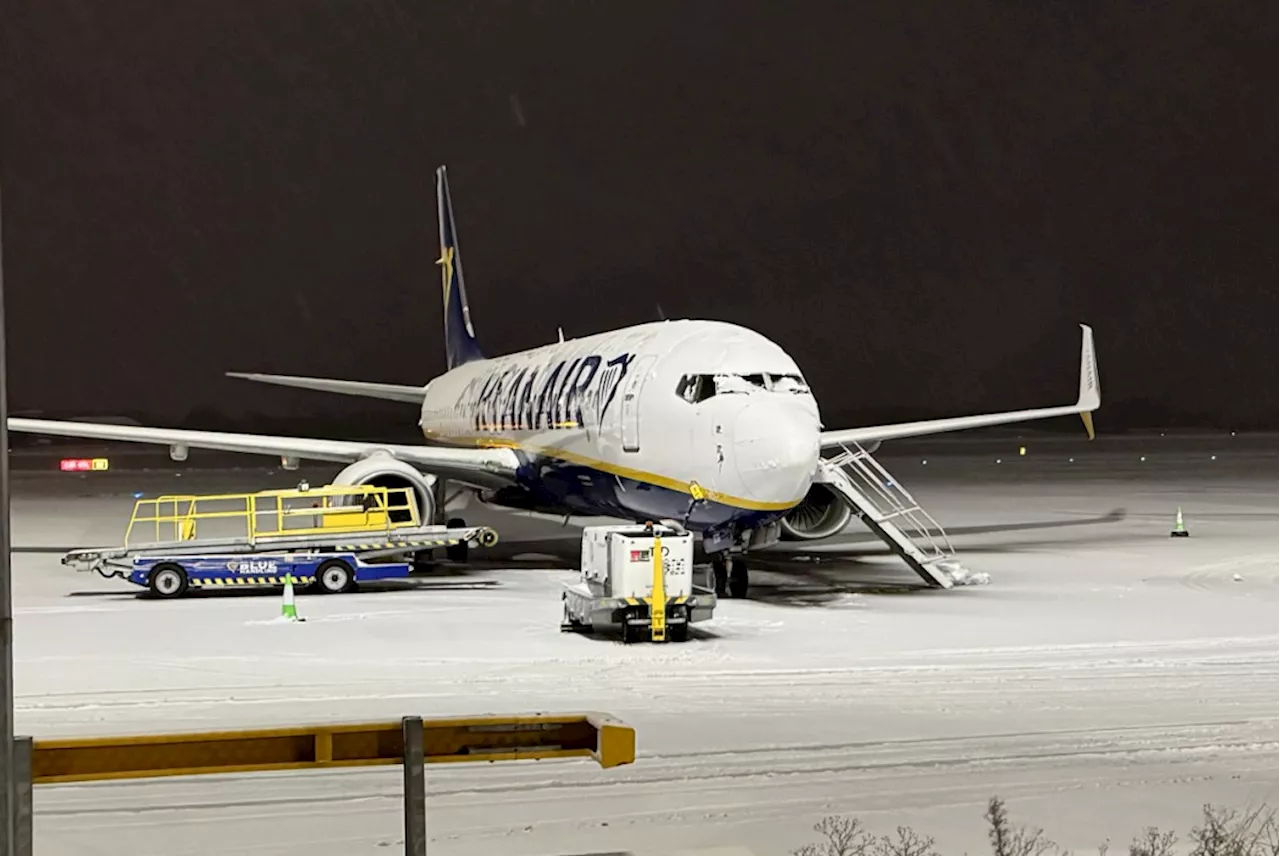 Heavy Snow Causes Airport Closures and Travel Disruptions in Britain