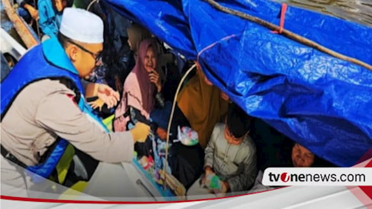 Polresta Banjarmasin Kawal Jemaah Haul ke-20 Abah Guru Sekumpul Lewat Perairan