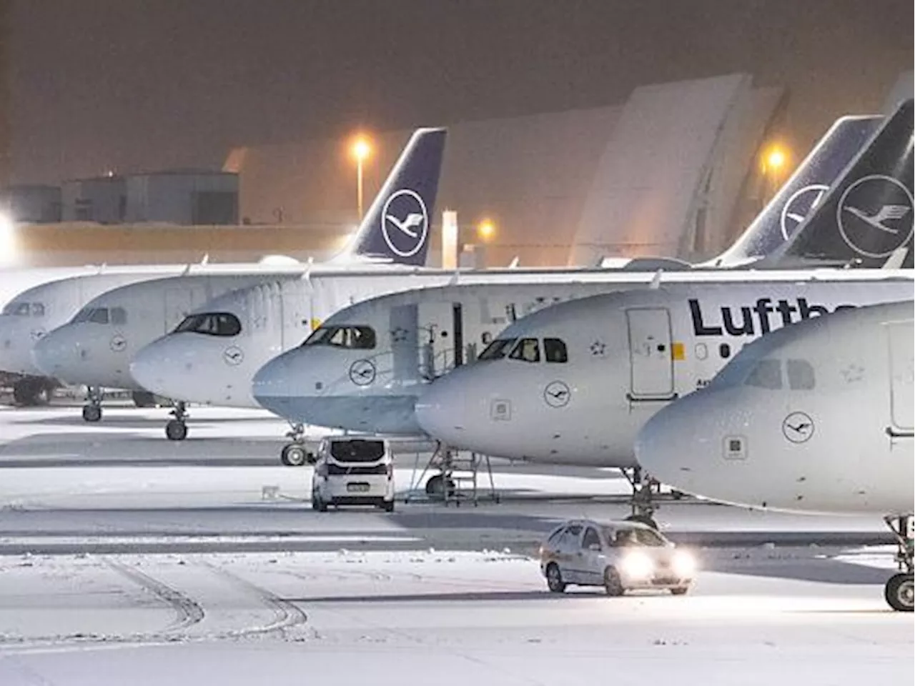 Winterwetter verursacht Flugverkehrseinschränkungen in Europa