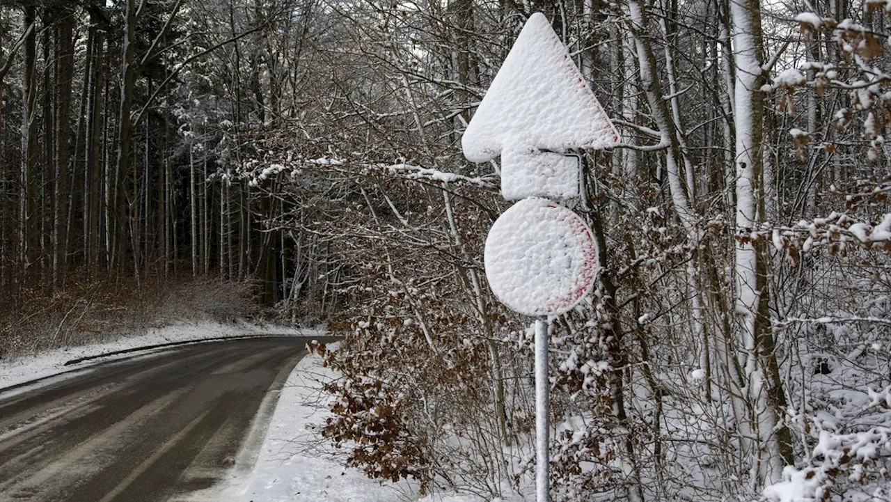 Wetter: Wegen Schnee und Glatteis fallen in Deutschland viele Flüge aus