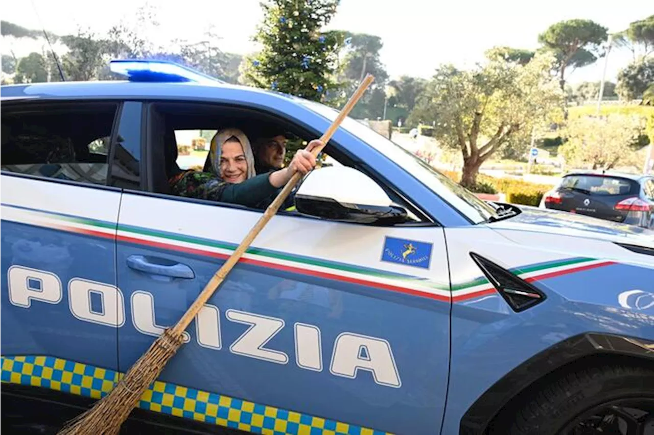 La Befana della Polizia di Stato porta gioia agli ospedali di Roma