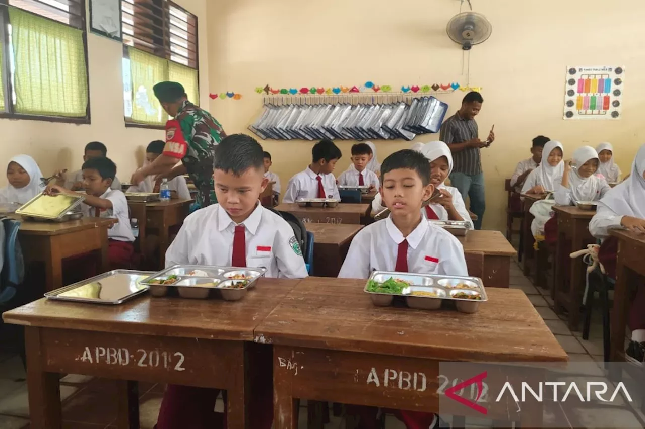 565 Siswa SDN 010 Batam Terima Uji Coba Makan Bergizi Gratis