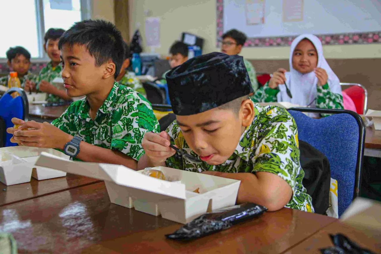 SPPG DKI Jakarta Bagikan Makanan Bergizi untuk Ribuan Siswa