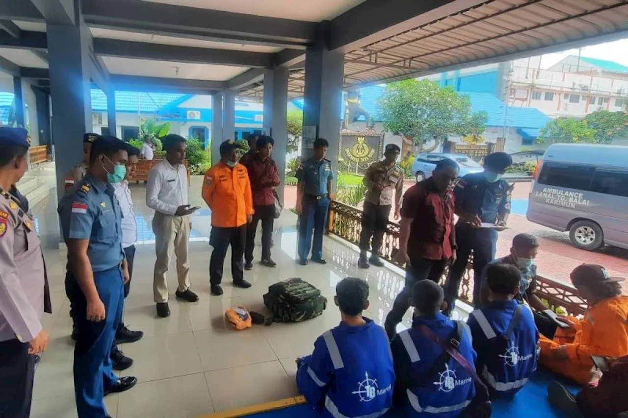 Tim SAR Evakuasi Korban Kecelakaan Kapal Long Boat di Karimun