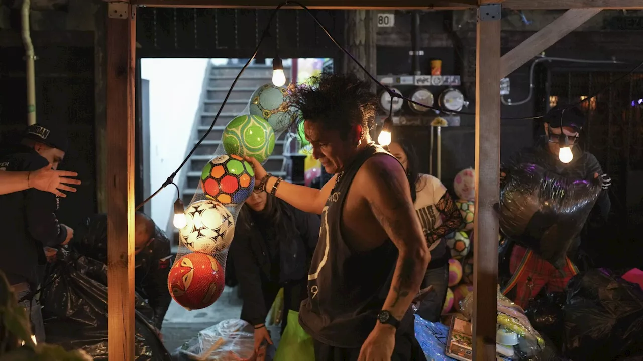 Punk Volunteers Spread Holiday Cheer in Mexico City