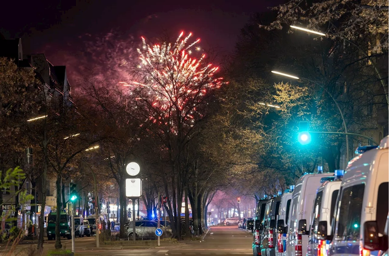 Silvester in Berlin: Motorradfahrer zwischen Böllern und Raketen – „Ich wollte mittendrin sein“