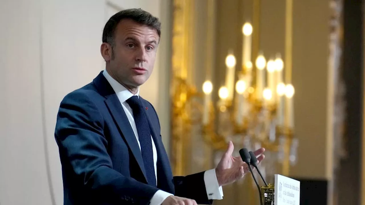 Macron appelle à des discussions réalistes en Ukraine et à une aide américaine pour la paix