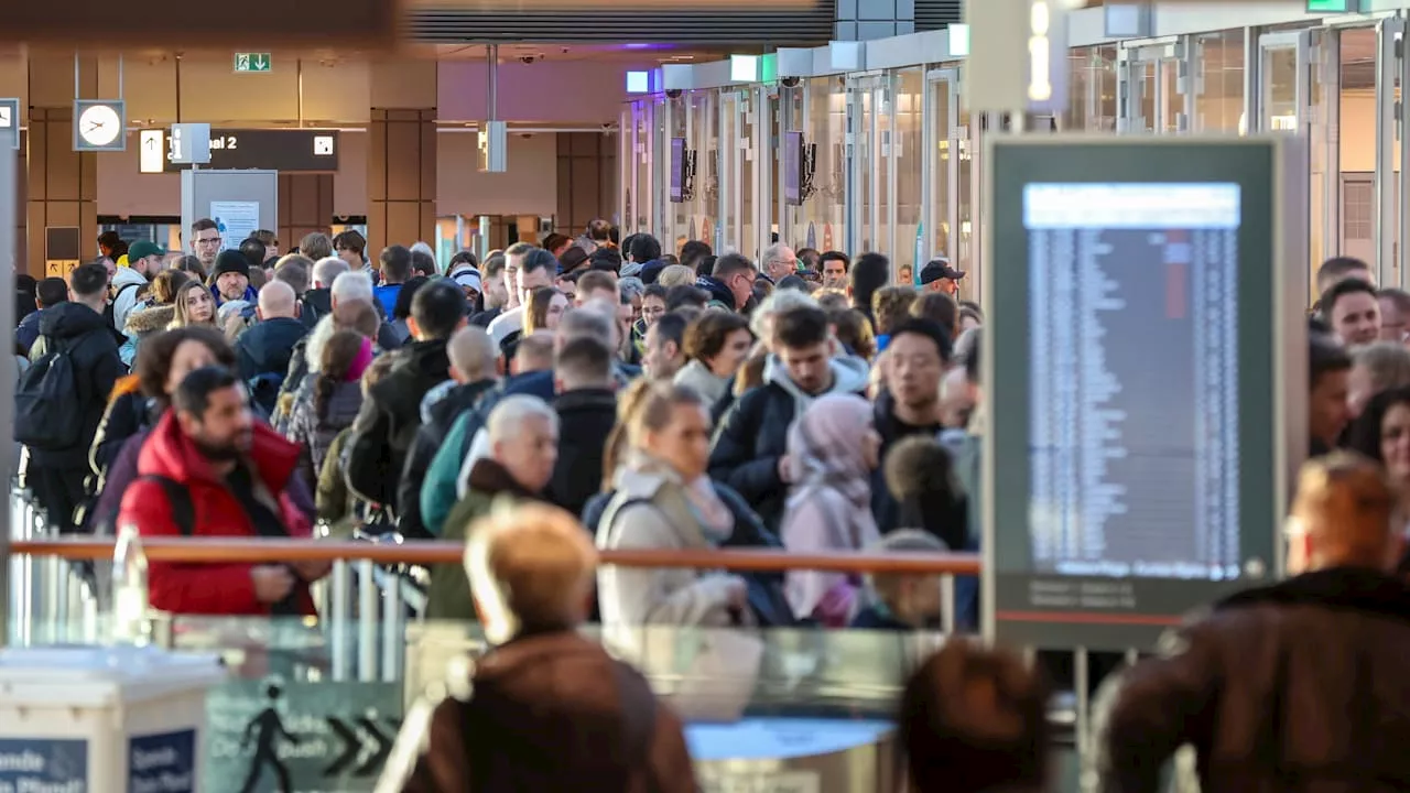 Flug oder Zug: 2024 gab es so viele Beschwerden von Reisenden wie nie