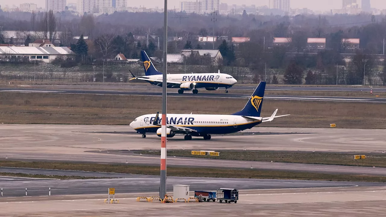 Nachtflugverbot Berlin: Ryanair-Flieger bricht Landung um 23.59 Uhr ab