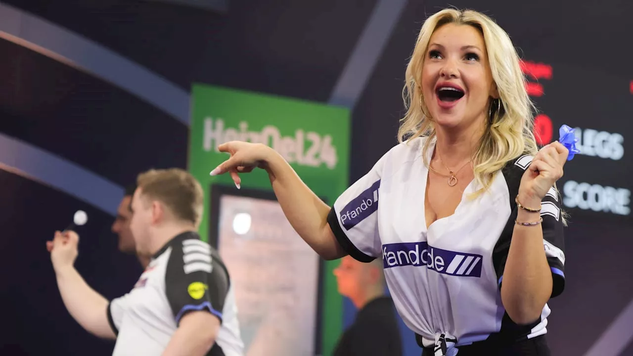 Promi Darts WM in Düsseldorf: Evelyn Burdecki in High Heels und Luke Littlers Absage