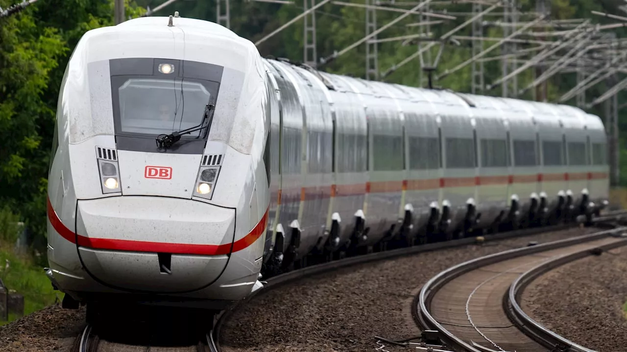 Sturmschäden behindern den Bahnverkehr in Deutschland