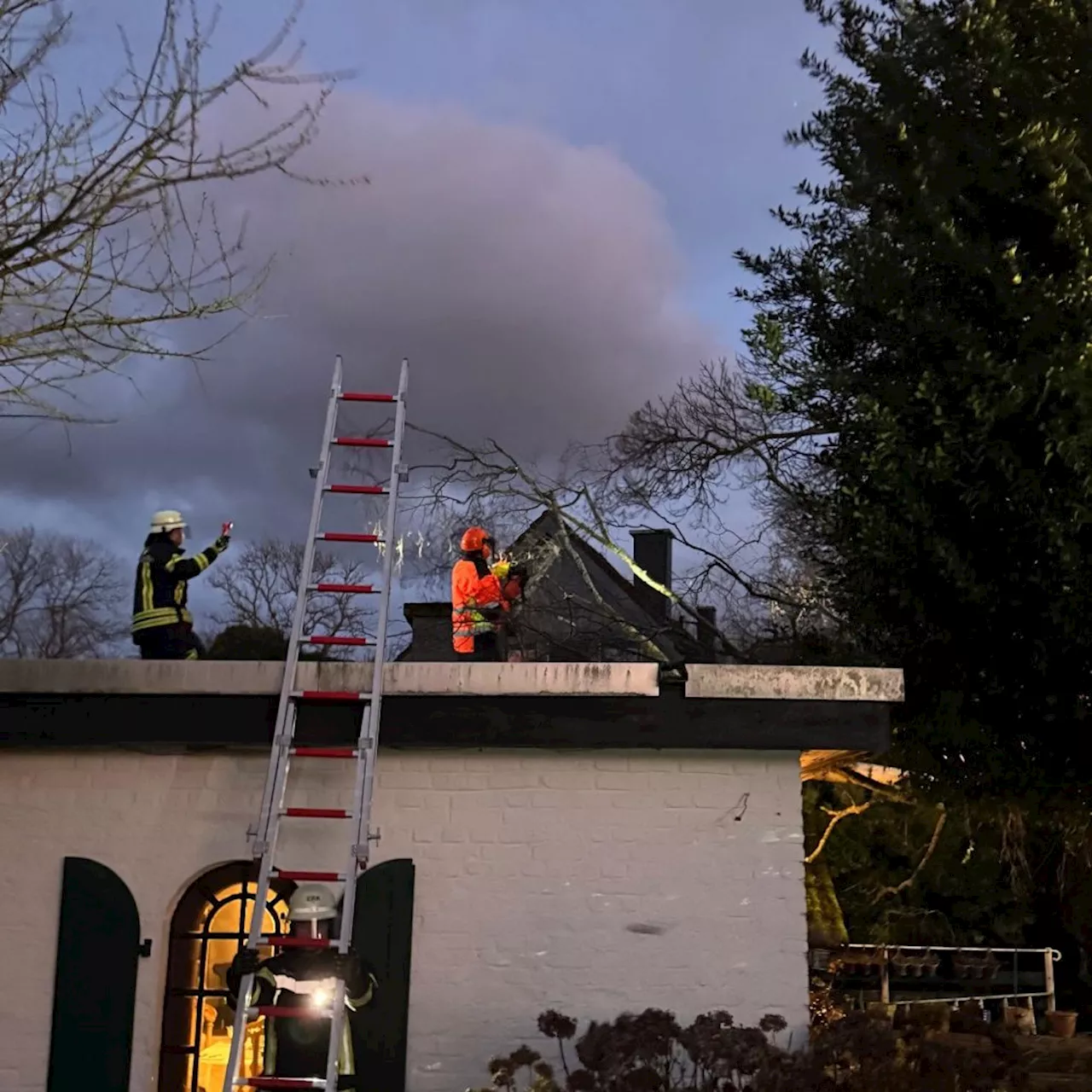 Sturm in Erkrath: Feuerwehr im Dauereinsatz