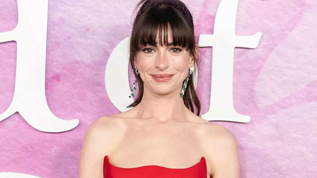 Anne Hathaway Mocks Jeremy Strong's Bold Fashion Choice at Golden Globes