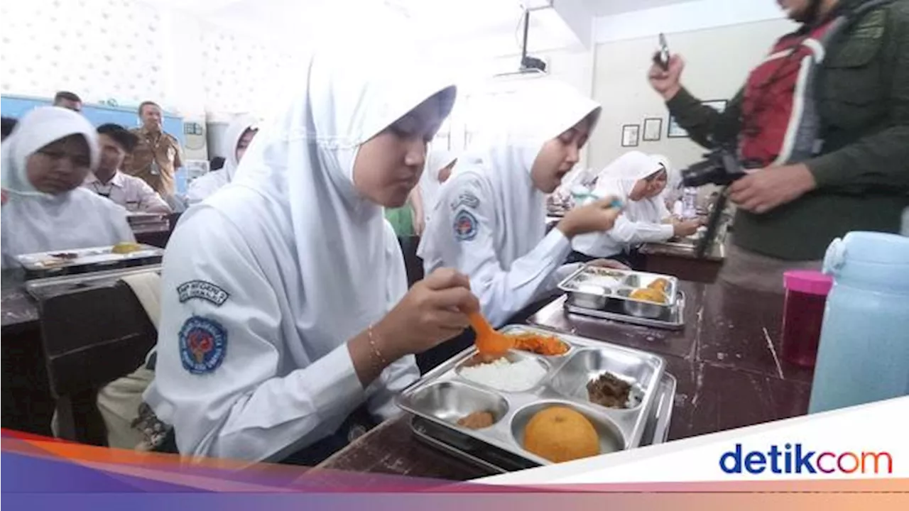 Program Makan Bergizi Gratis Diberikan, Menu Nasi Ayam Teriyaki