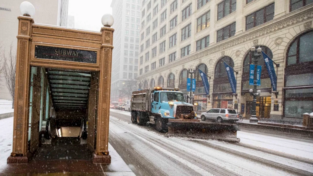 Lake-Effect Snow Causes Travel Disruptions in Chicago