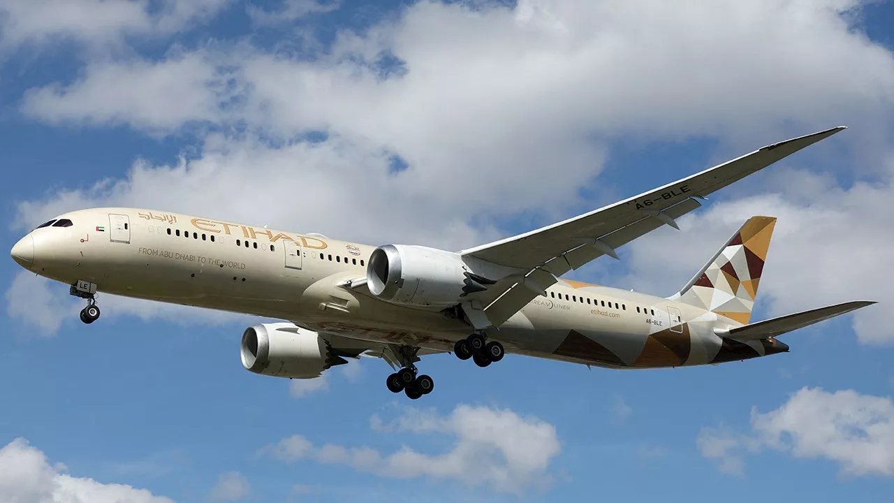 Etihad Dreamliner Aborts Takeoff in Melbourne Due to Technical Issues