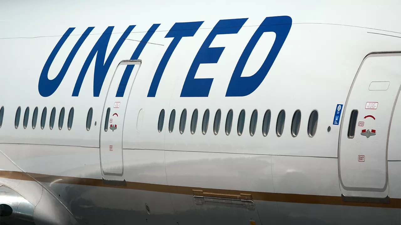 United Airlines to Offer Free Starlink Internet to Passengers