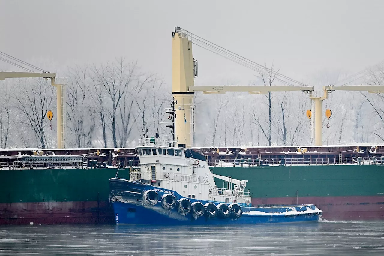 Second Attempt to Refloat Cargo Ship Run Aground on Christmas Eve