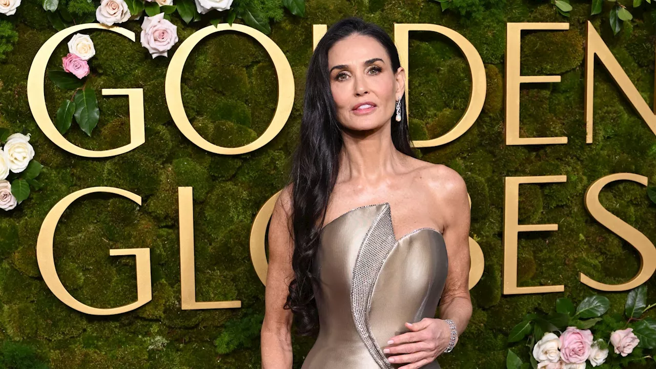 Demi Moore éblouit aux Golden Globes avec une robe dorée futuriste