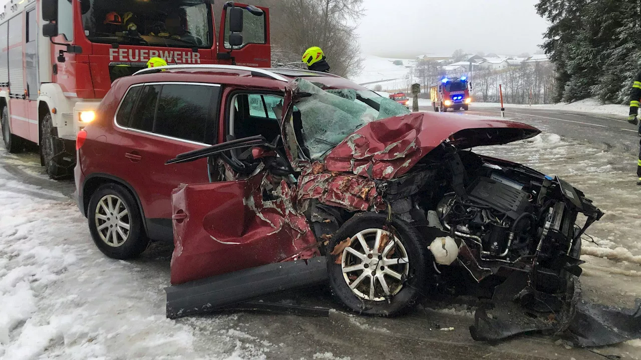 Familientrip im Innviertel endet im Drama: Auto stürzt über Böschung