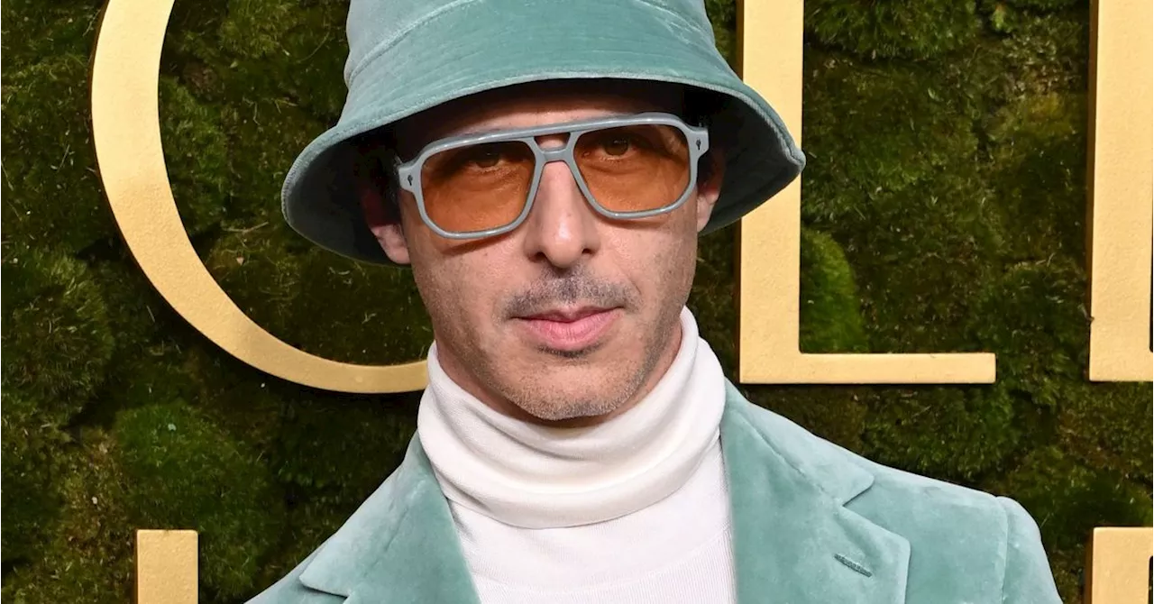 Jeremy Strong's Daring Fashion Choice at the Golden Globes